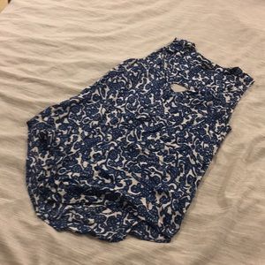 White blue loose sleeveless blouse